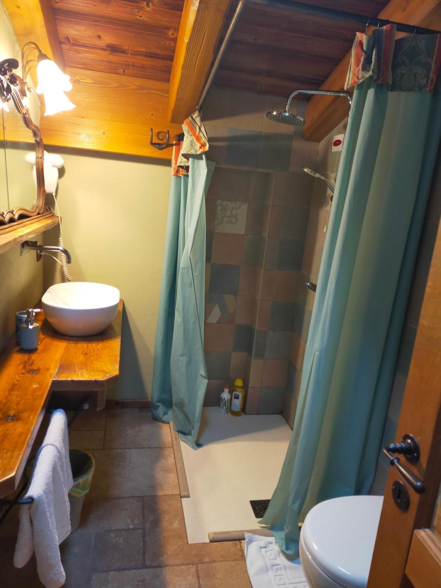 Lo Tzeno Hotel Fenis Room photo